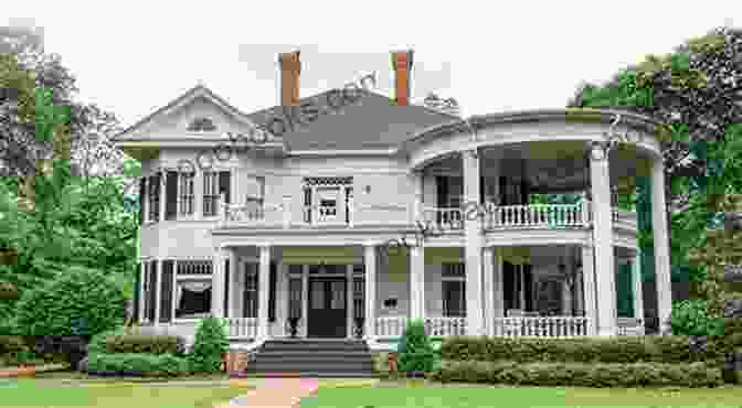 A Stately Southern Plantation Evokes The Bygone Era Of Grandeur The Southern States Of North America